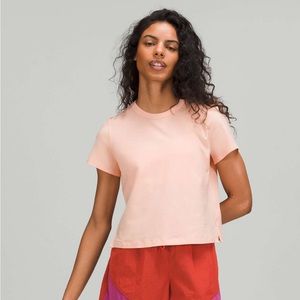 Lululemon Classic Fit Cotton Blend T-Shirt Sz 6 Satin Peach Pink Casual Workout